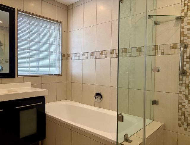 To Let 4 Bedroom Property for Rent in Sea Point Western Cape